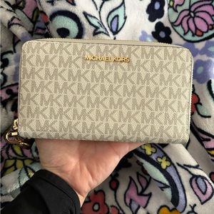 Michael Kors Jet set wallet